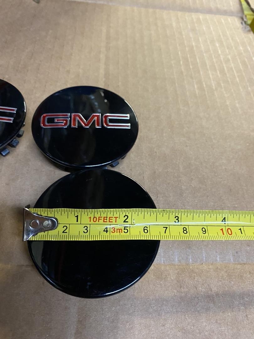 9595010 | Oem # 10-16 gmc acadia oem center caps black and red 2 1/2 inch center caps