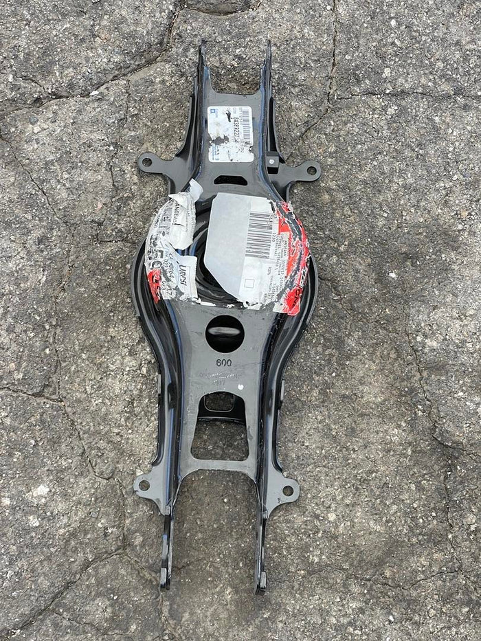 84382227 | Rear Passenger Side Suspension Lower Control Arm - GM ()2018-2022 chevy camaro