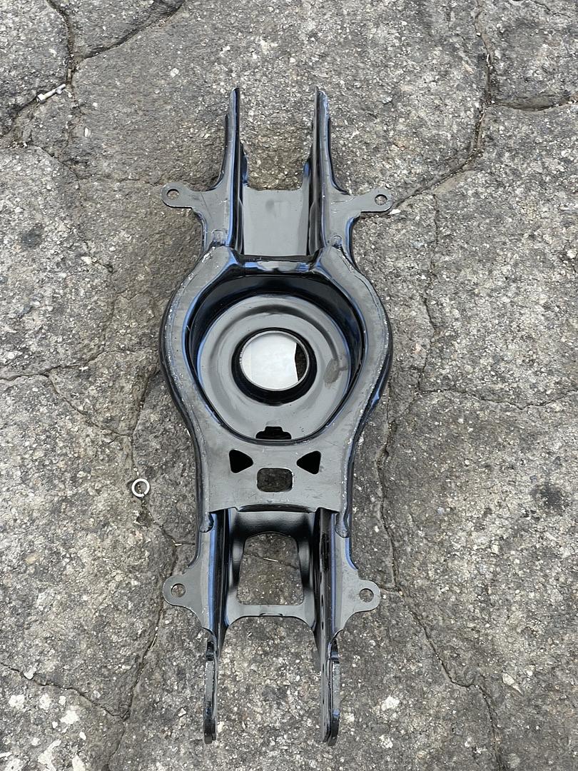 84382227 | Rear Passenger Side Suspension Lower Control Arm - GM ()2018-2022 chevy camaro