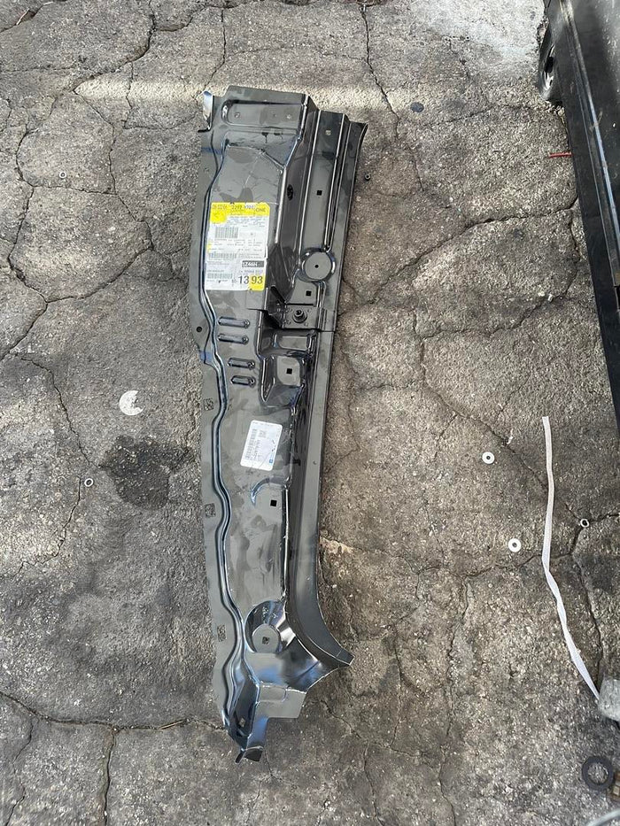 22979701 | Driver Side Body Side Outer Panel Filler - GM ()2020 cadillac,surburban,tahoe, yukon