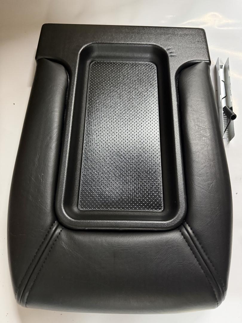 01-07 Chevy Silverado Center Console Lid Kit Arm Rest Latch Black