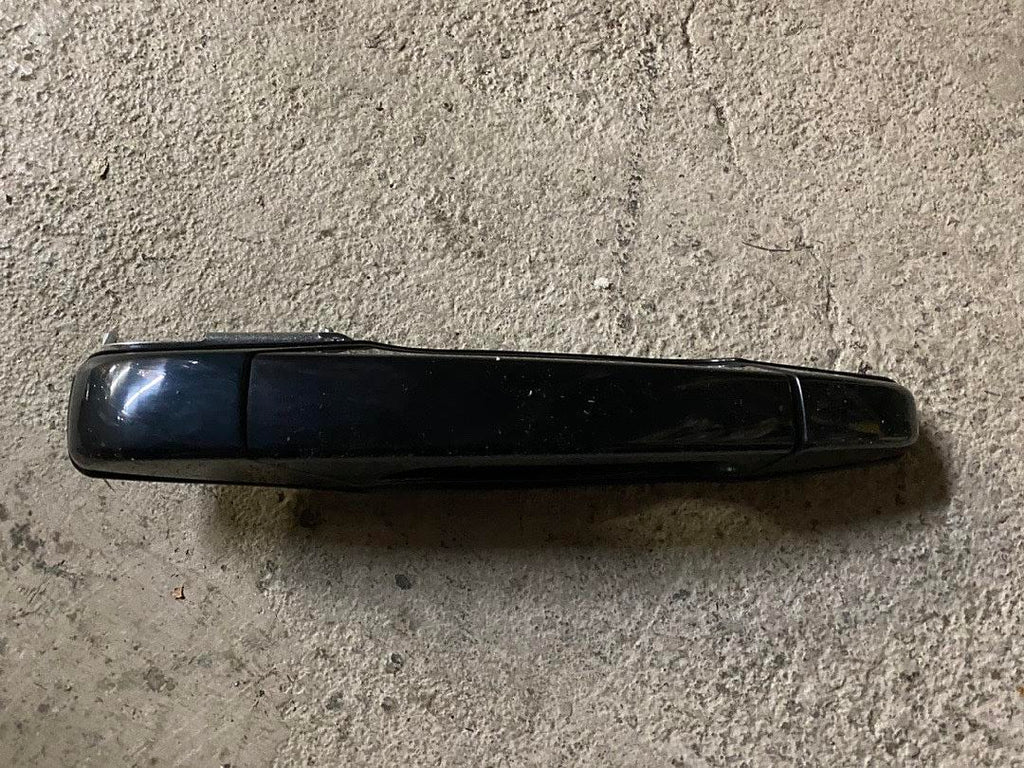 07-14 CHEVY PASSENGER SIDE FRONT RIGHT EXTERIOR DOOR HANDLE 07-14 CHEVY SILVERADO/GMC SIERRA GLOSSY BLACK