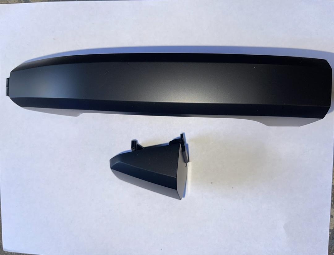 DRIVER REAR SIDE OR PASSANGER REAR 14-18 GMC SIERRA / CHEVY SILVERADO 15-18 CHEVY SUBURBAN / TAHOE BLACK
