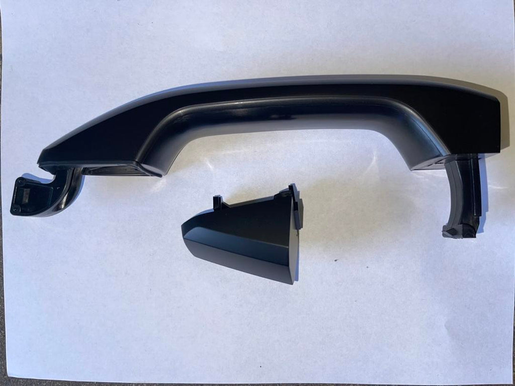GM1310193) DRIVERS LEFT FRONT SIDE 14-18 GMC SIERRA / CHEVY SILVERADO 15-18 CHEVY SUBURBAN / TAHOE BLACK