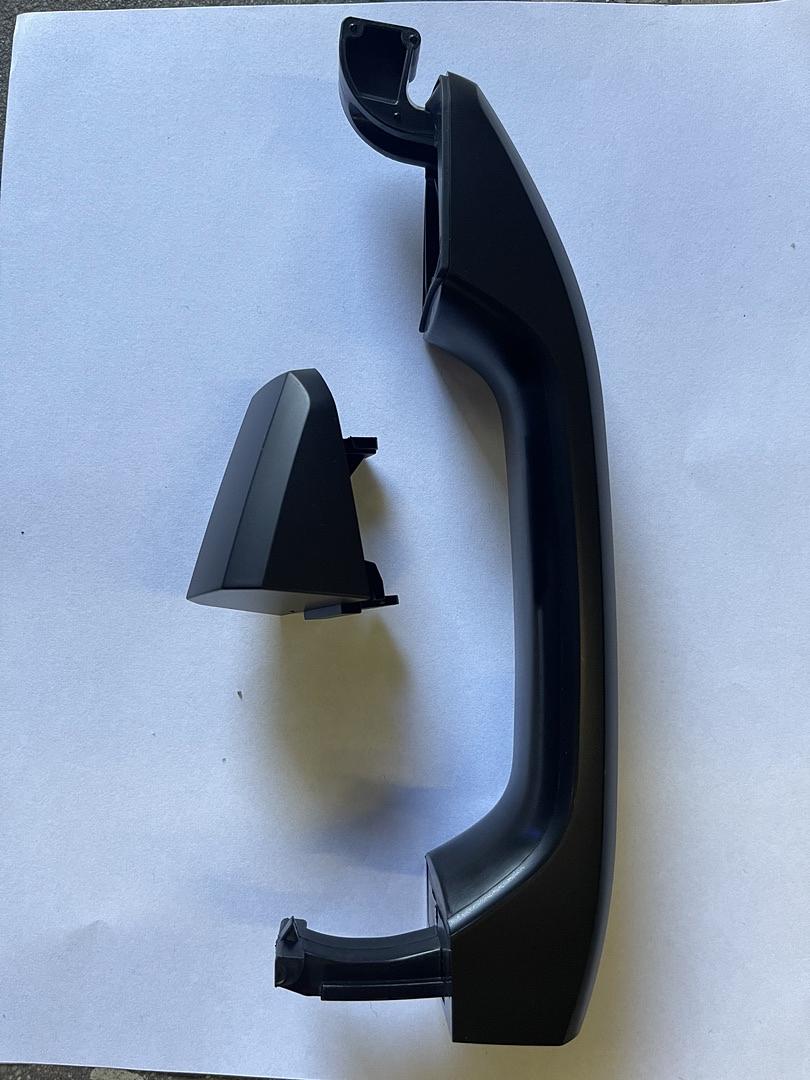 GM1310193) DRIVERS LEFT FRONT SIDE 14-18 GMC SIERRA / CHEVY SILVERADO 15-18 CHEVY SUBURBAN / TAHOE BLACK