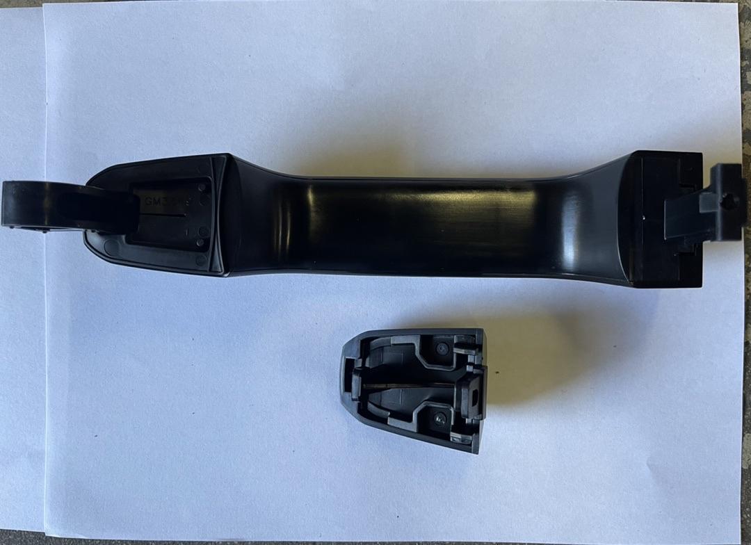 GM1310193) DRIVERS LEFT FRONT SIDE 14-18 GMC SIERRA / CHEVY SILVERADO 15-18 CHEVY SUBURBAN / TAHOE BLACK