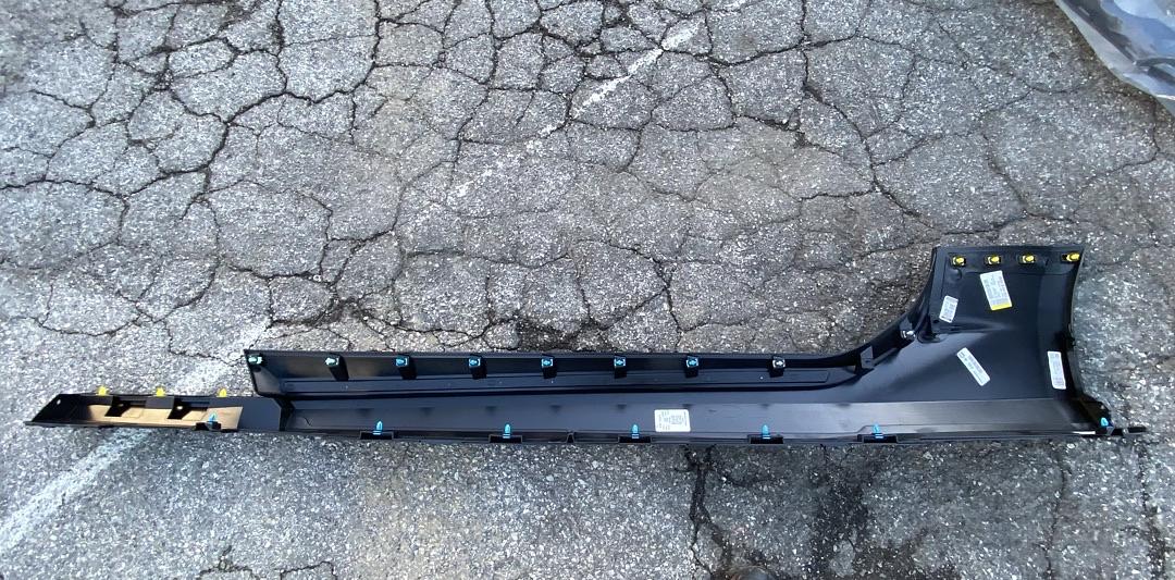 18-22 Chevy Camaro primed passanger side rocker panel molding gm