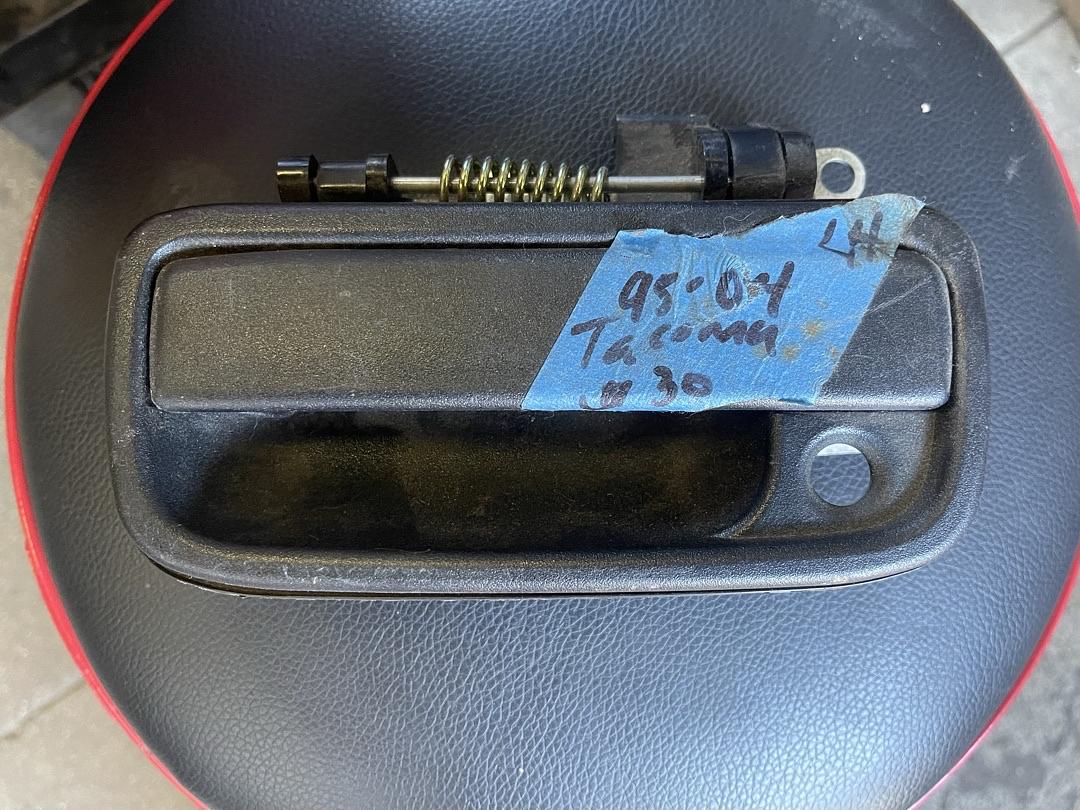 OPEN BOX NO BOX) 95-04 TOYOTA TACOMA LH DRIVER FRONT LEFT SIDE W/KEY HOLE BLACK