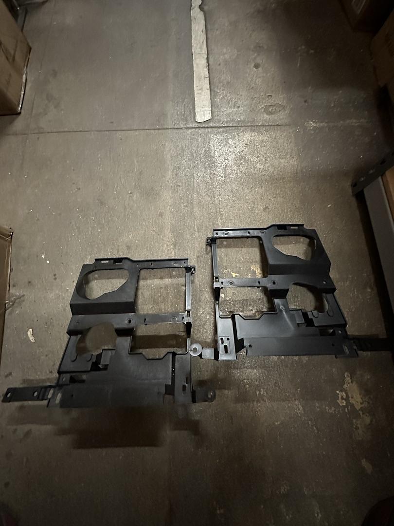 99-02 SILVERADO/01-06 TAHOE HEADLIGHT MOUNTING BRACKET LEFT + RIGHT PAIR