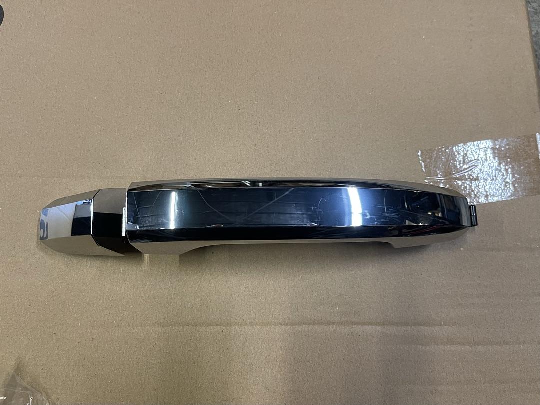 GM1311194 14-18 CHEVY SILVERADO GMC SIERRA 15-18 TAHOE SUBURBAN FRONT DOOR RIGHT SIDE DOOR HANDLE CHROME NO KEYHOLE