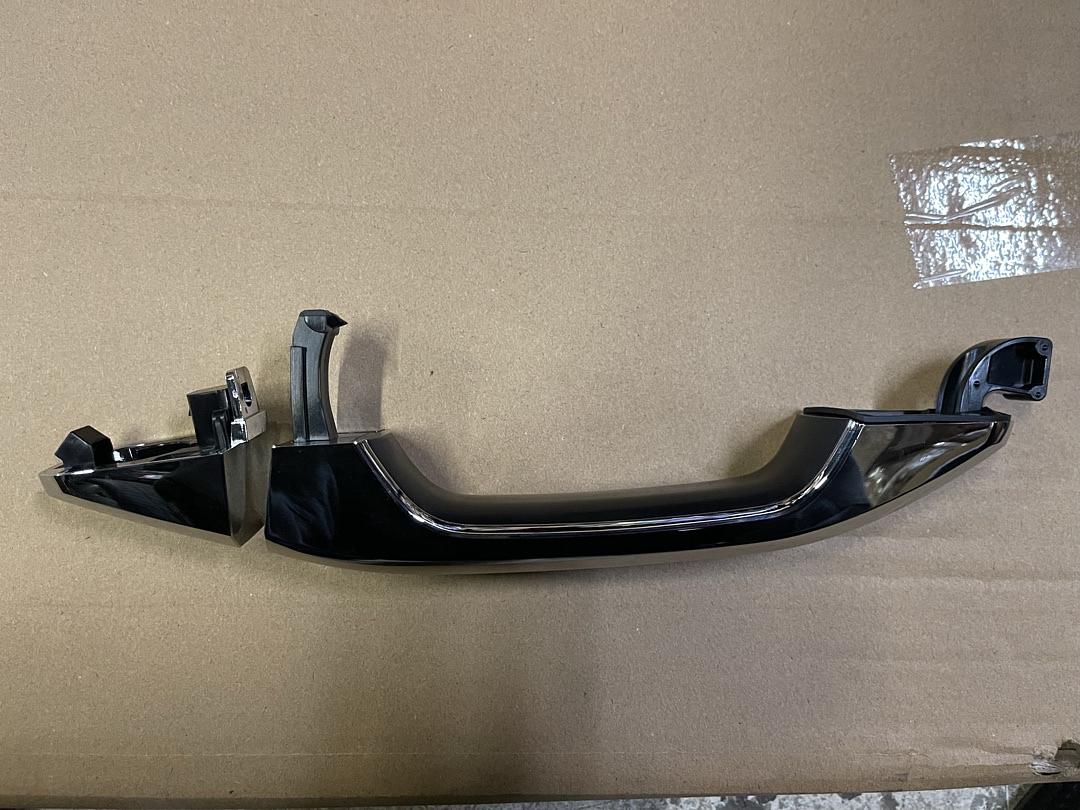 GM1311194 14-18 CHEVY SILVERADO GMC SIERRA 15-18 TAHOE SUBURBAN FRONT DOOR RIGHT SIDE DOOR HANDLE CHROME NO KEYHOLE