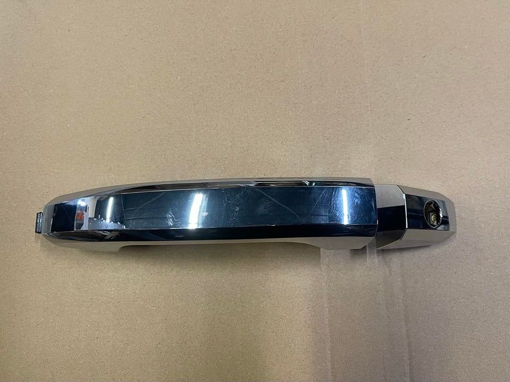 GM1310194 14-18 CHEVY SILVERADO GMC SIERRA 15-18 CHEVY TAHOE SUBURBAN CHROME DRIVER FRONT LH DOOR HANDLE WITH KEY HOLE