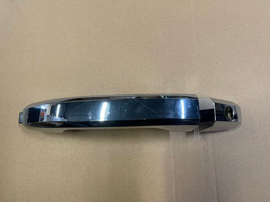 GM1310194 14-18 CHEVY SILVERADO GMC SIERRA 15-18 CHEVY TAHOE SUBURBAN CHROME DRIVER FRONT LH DOOR HANDLE WITH KEY HOLE