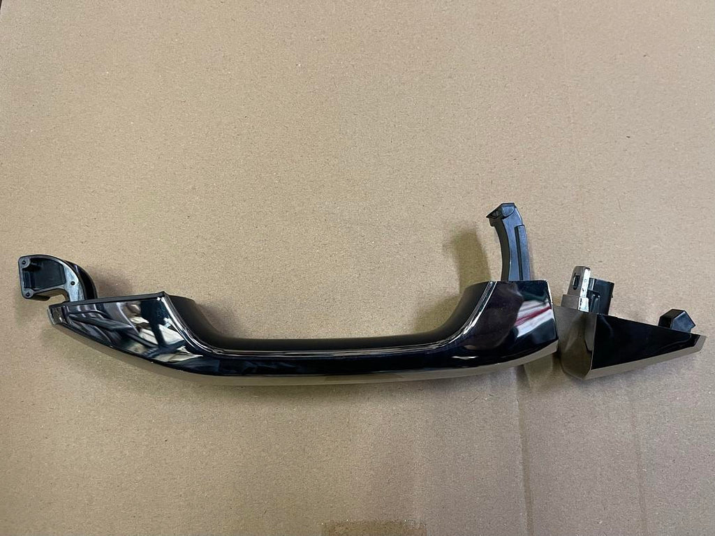 GM1310194 14-18 CHEVY SILVERADO GMC SIERRA 15-18 CHEVY TAHOE SUBURBAN CHROME DRIVER FRONT LH DOOR HANDLE WITH KEY HOLE