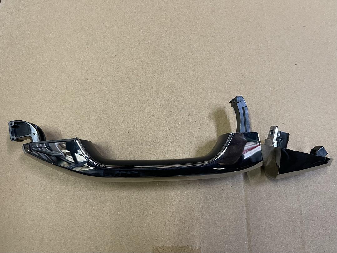 GM1310194 14-18 CHEVY SILVERADO GMC SIERRA 15-18 CHEVY TAHOE SUBURBAN CHROME DRIVER FRONT LH DOOR HANDLE WITH KEY HOLE