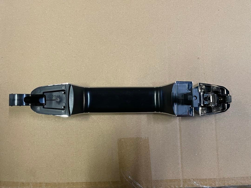 GM1310194 14-18 CHEVY SILVERADO GMC SIERRA 15-18 CHEVY TAHOE SUBURBAN CHROME DRIVER FRONT LH DOOR HANDLE WITH KEY HOLE