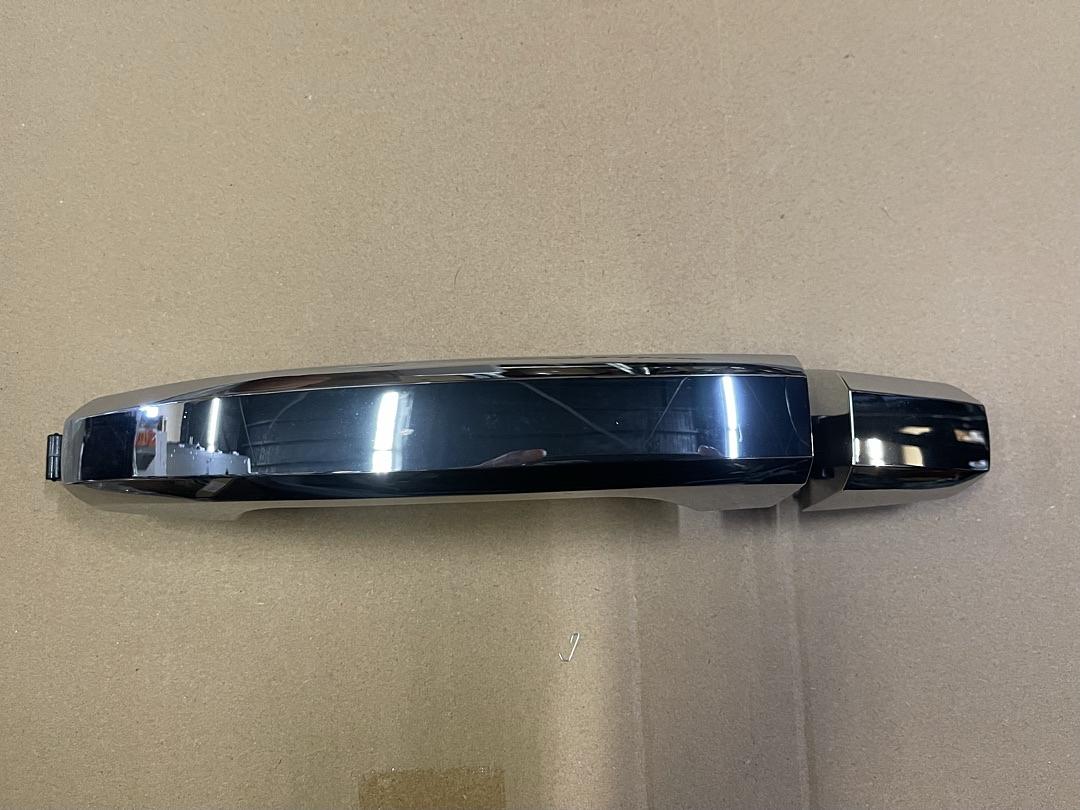 GM1520151 14-18 CHEVY SILVERADO GMC SIERRA 15-18 TAHOE SUBURBAN CHROME REAR LEFT AND REAR RIGHT DOOR HANDLE W/O KEYHOLE