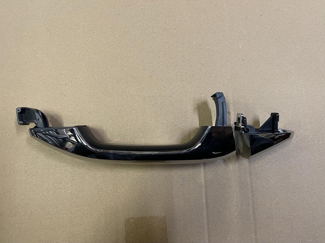 GM1520151 14-18 CHEVY SILVERADO GMC SIERRA 15-18 TAHOE SUBURBAN CHROME REAR LEFT AND REAR RIGHT DOOR HANDLE W/O KEYHOLE