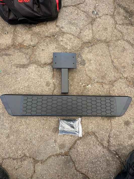 UNIVERSAL 6INCH BLACK TOW HITCH STEP