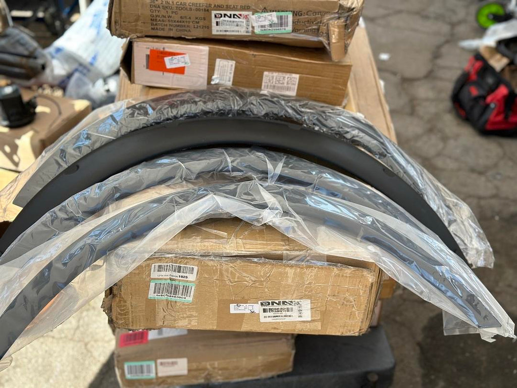 4PC WHEEL FENDER FLARES [REAR WHEEL DRIVE MODELS]BLACK