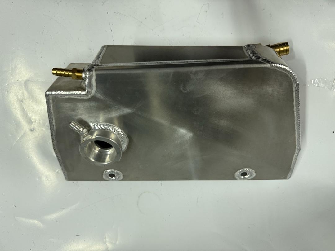ALUMINUM COOLANT EXPANSION OVERFLOW TANK COMPATIBLE WITH 97-04 CORVETTE