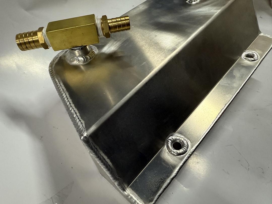 ALUMINUM COOLANT EXPANSION OVERFLOW TANK COMPATIBLE WITH 97-04 CORVETTE