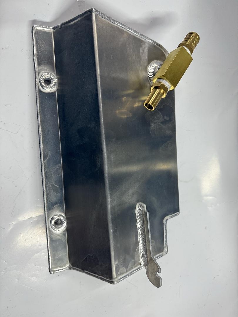 ALUMINUM COOLANT EXPANSION OVERFLOW TANK COMPATIBLE WITH 97-04 CORVETTE