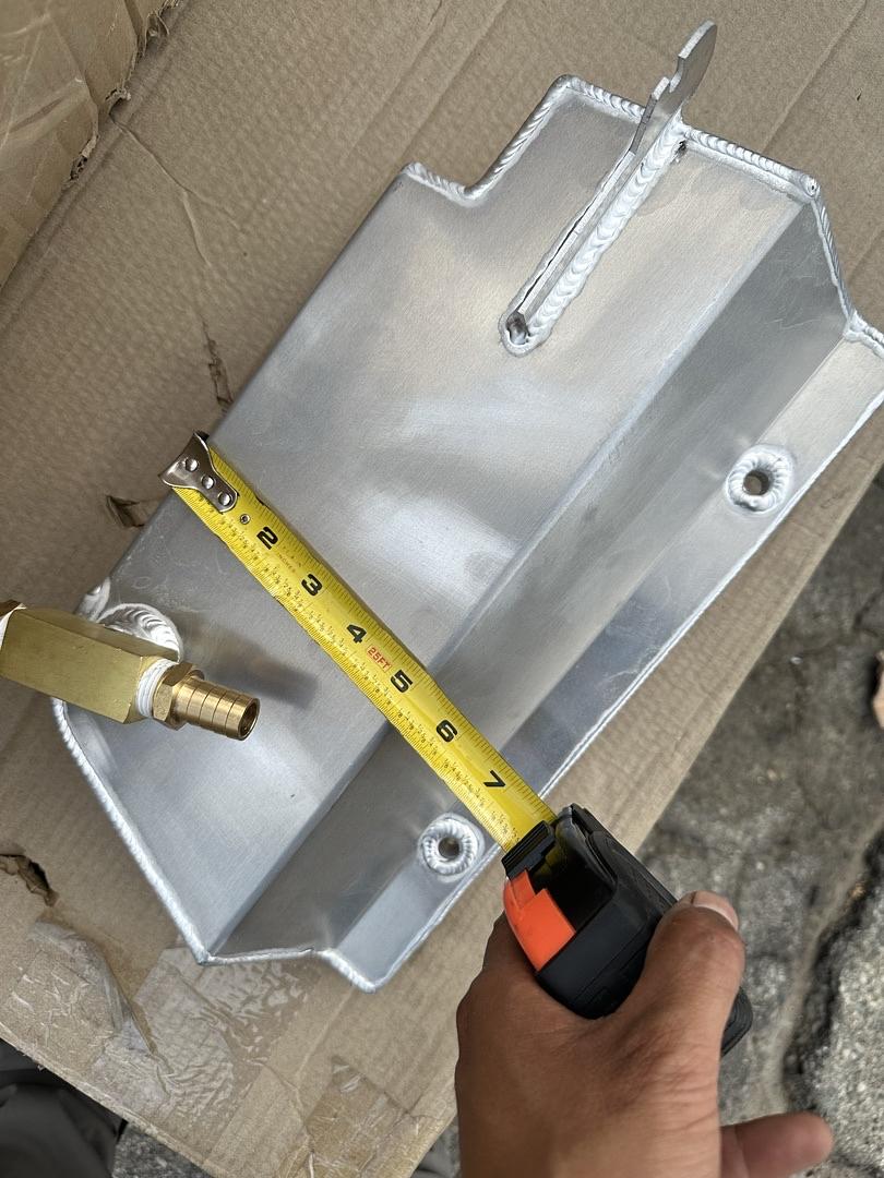 ALUMINUM COOLANT EXPANSION OVERFLOW TANK COMPATIBLE WITH 97-04 CORVETTE