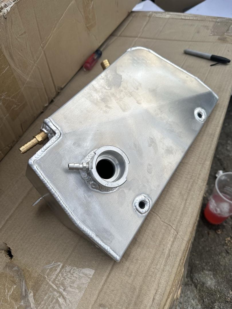 ALUMINUM COOLANT EXPANSION OVERFLOW TANK COMPATIBLE WITH 97-04 CORVETTE