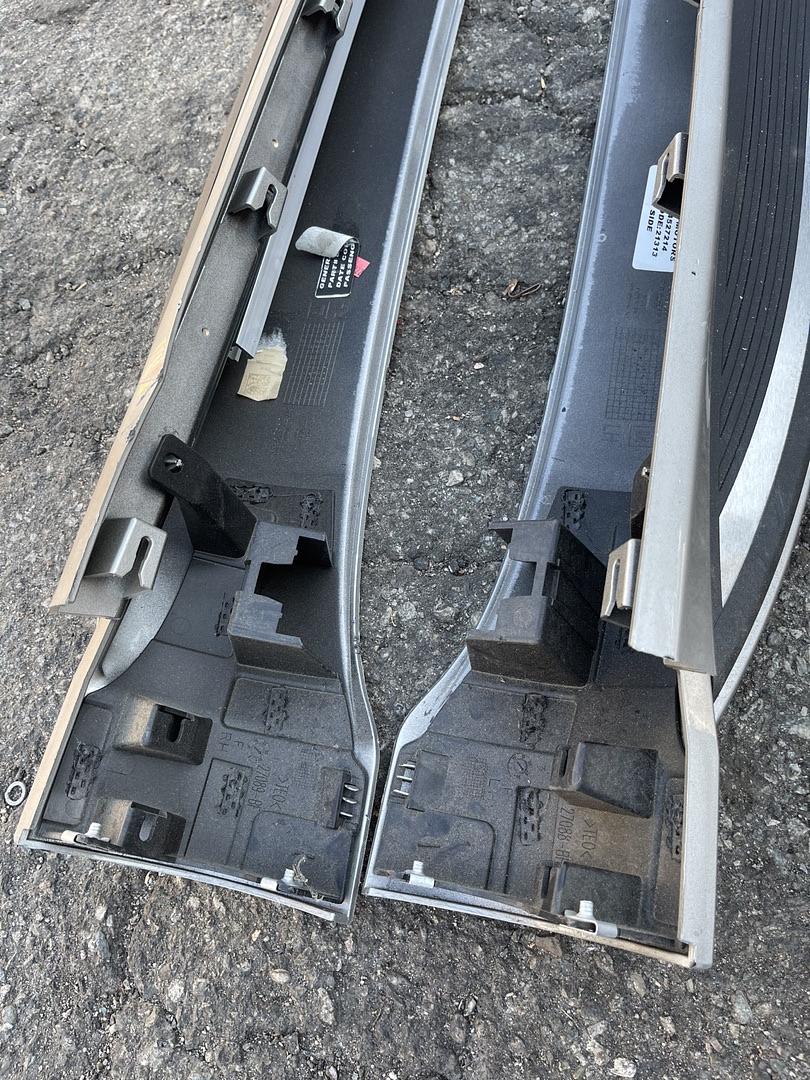 84527214 | OB + No HDW # 18-22 buick enclave running boards oem GM