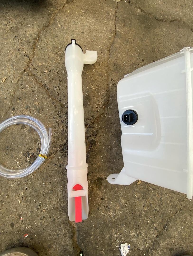 FACTORY STYLE WINDSHIELD WASHER FLUID RESERVOIR ASSEMBLY COMPATIBLE WITH 1999-2003 RX300 W/FLUID LEVEL SENSOR