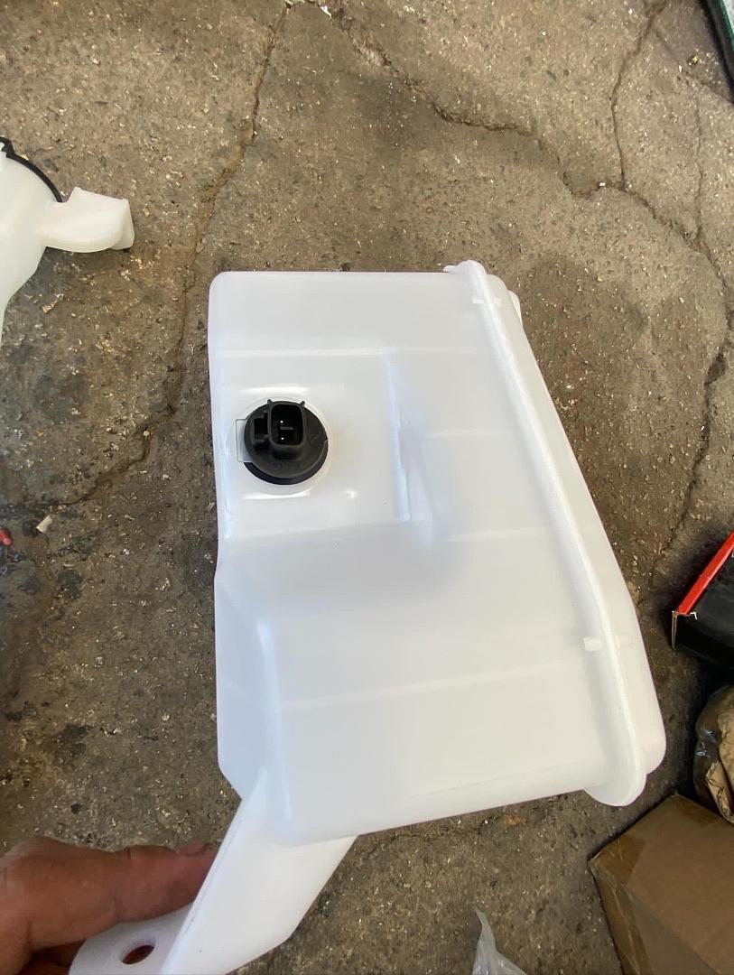 FACTORY STYLE WINDSHIELD WASHER FLUID RESERVOIR ASSEMBLY COMPATIBLE WITH 1999-2003 RX300 W/FLUID LEVEL SENSOR