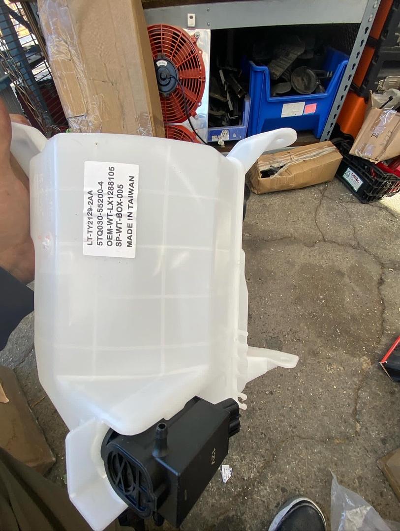 FACTORY STYLE WINDSHIELD WASHER FLUID RESERVOIR ASSEMBLY COMPATIBLE WITH 1999-2003 RX300 W/FLUID LEVEL SENSOR