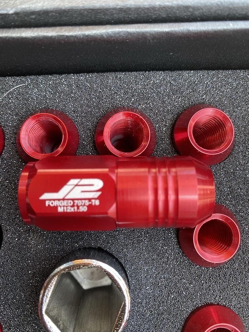 7075 ALUMINUM RED M12 X 1.5 20PCS L: 50MM CLOSE END LUG NUT W/SOCKET ADAPTER