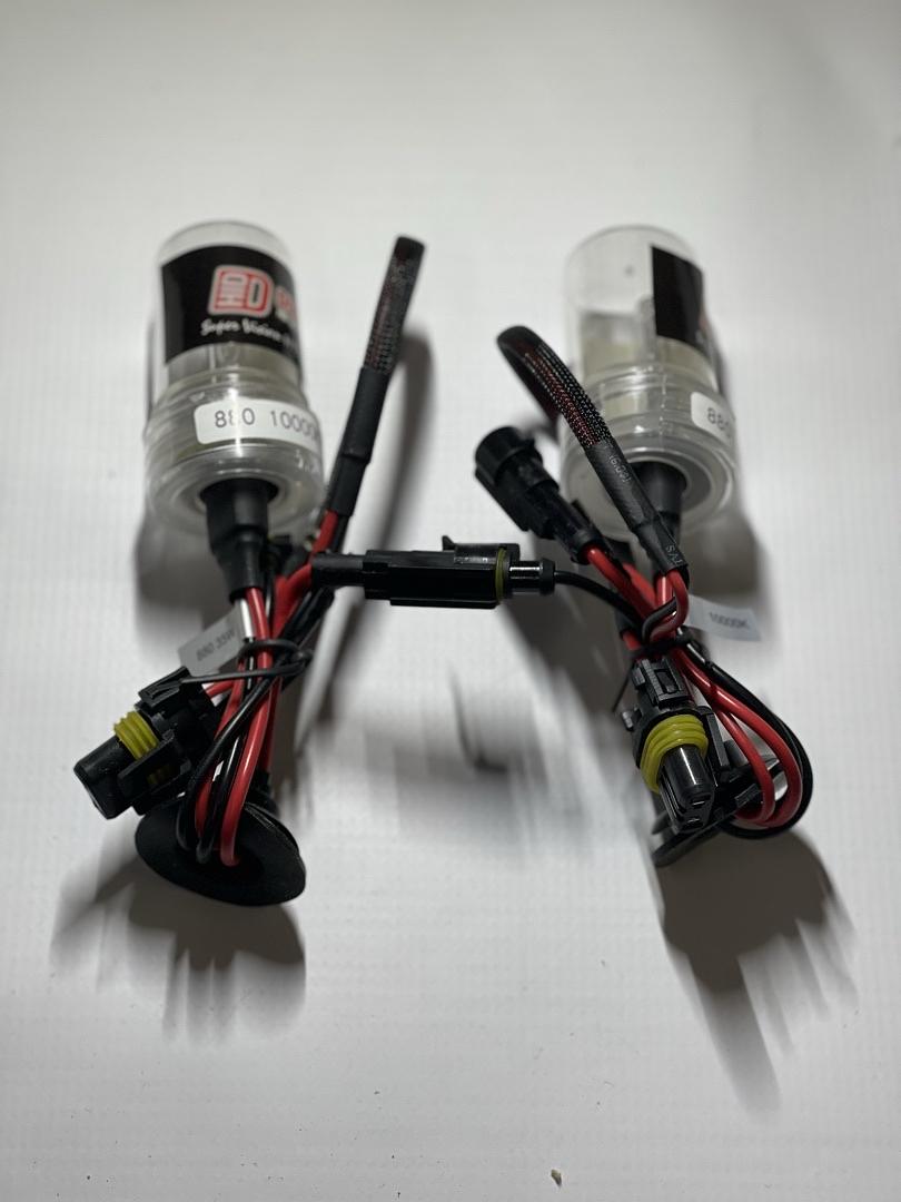 880 10000K AC PAIR OF HID BULBS (BULBS ONLY NO BALLAST)