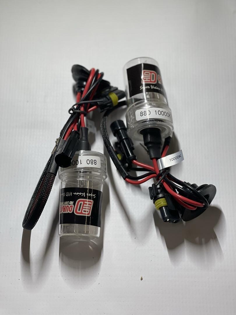 880 10000K AC PAIR OF HID BULBS (BULBS ONLY NO BALLAST)