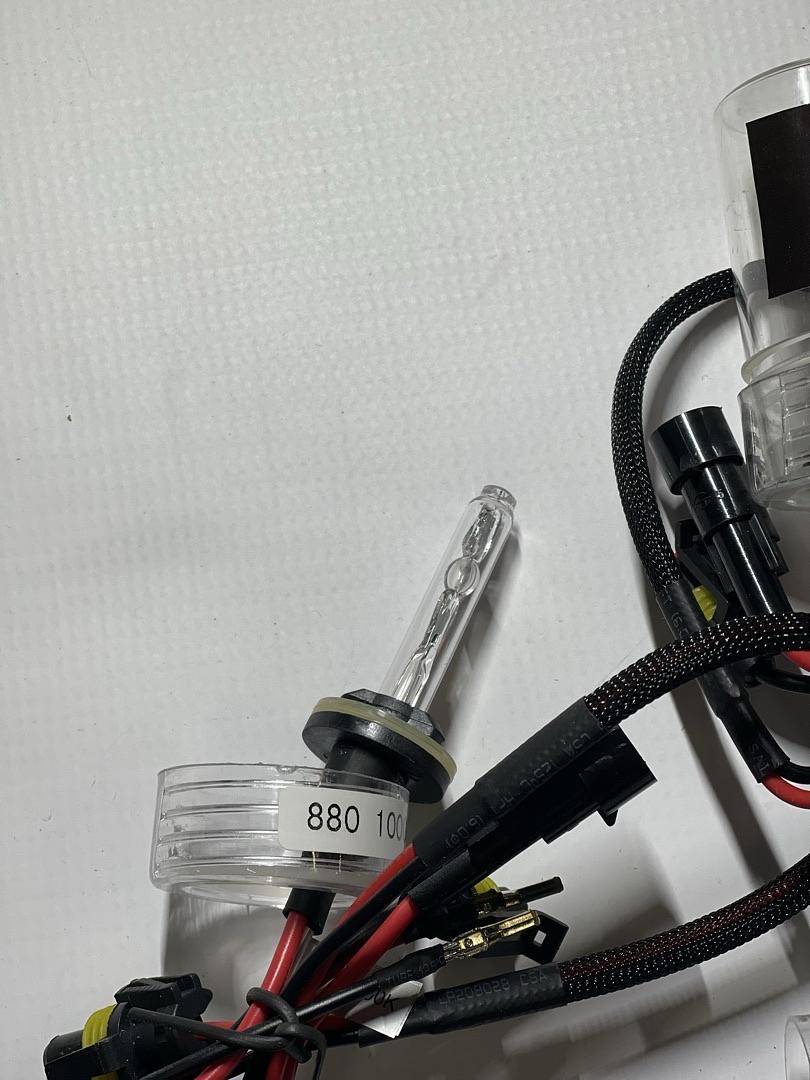 880 10000K AC PAIR OF HID BULBS (BULBS ONLY NO BALLAST)