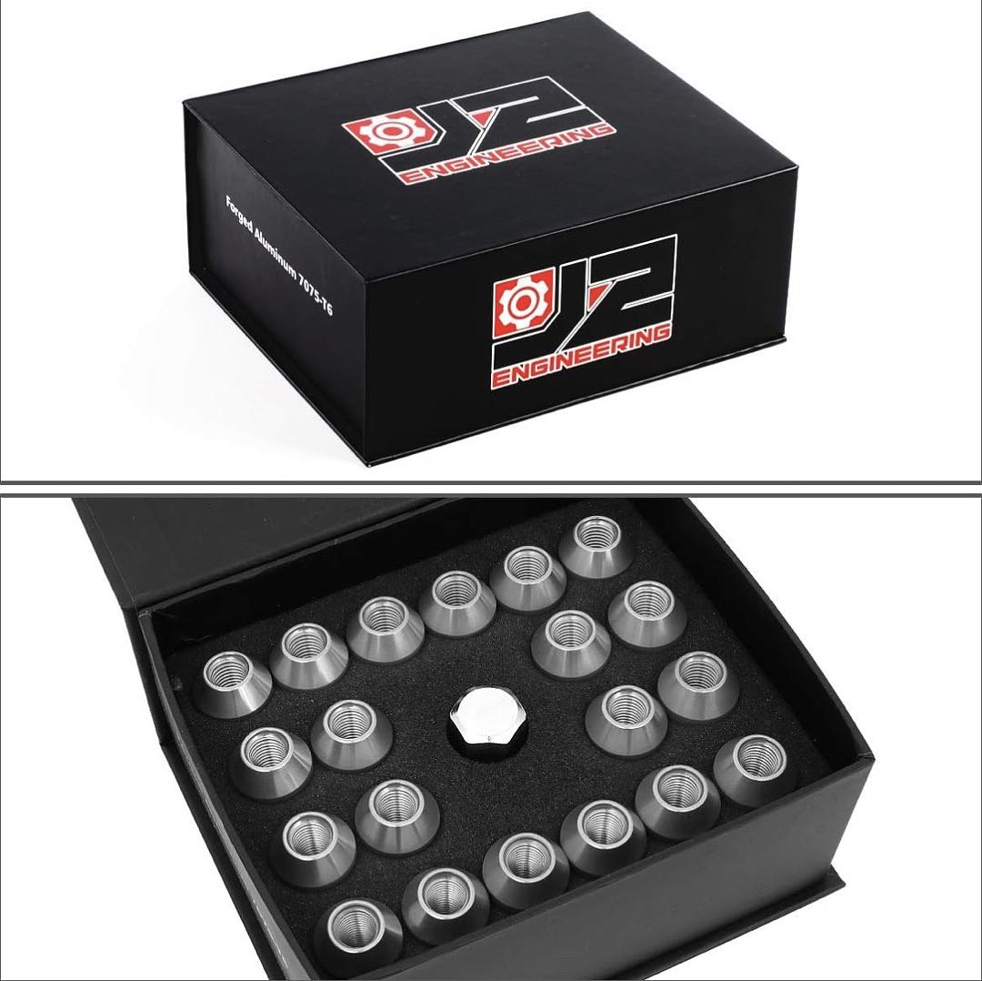 J2 ENGINEERING 7075 -T6 FORGED ALUMINUM M12X1.5 20PCS 50MM HEIGHT OPEN -END LUG NUT SET W / KEY (SILVER)