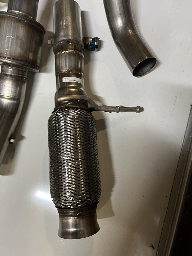 84460756 | Genuine GM Exhaust Muffler Kit 2023 escalade cadillac 6.2L fits all GM 2019-2024 with 6.2L engines. Not shippable