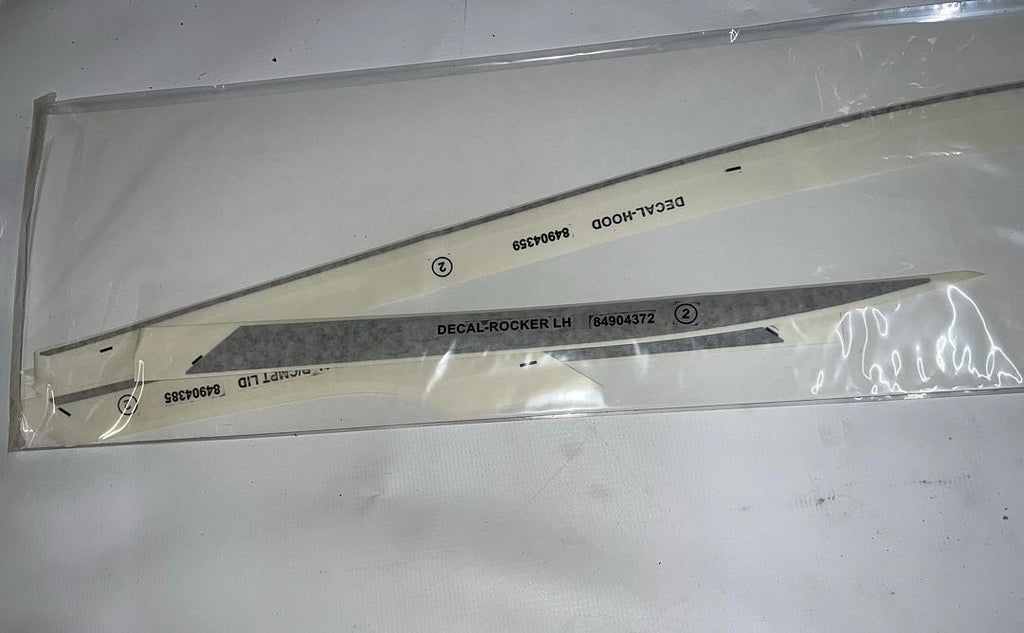 12374392 | 84904369 2022-2024 Cadillac Ct4 exterior trim rocker panel decal