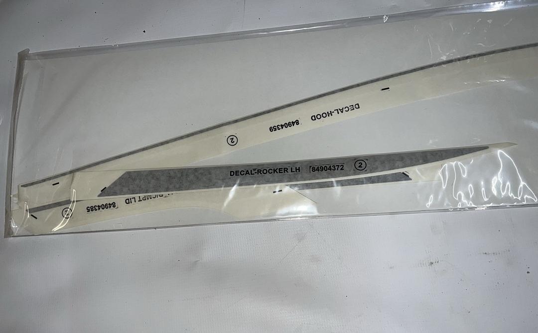 12374392 | 84904369 2022-2024 Cadillac Ct4 exterior trim rocker panel decal