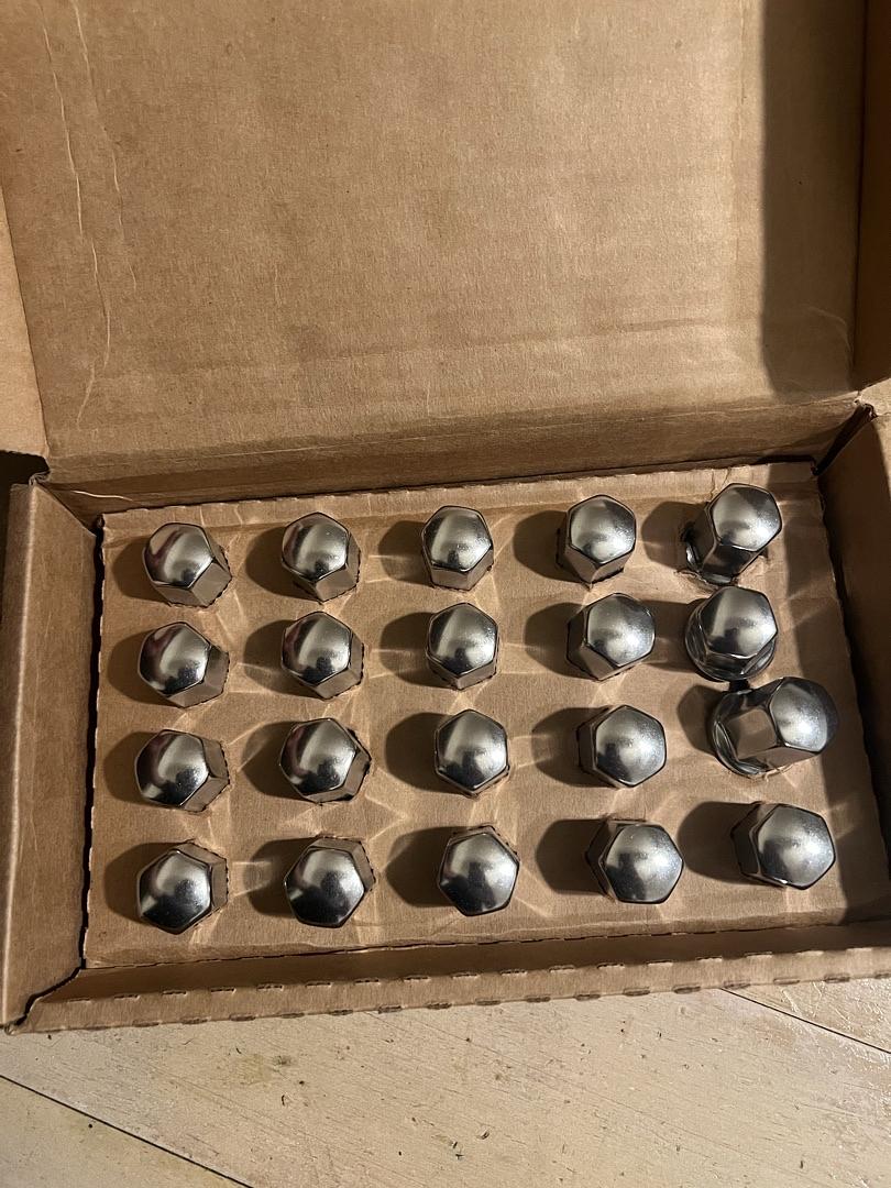 23-24 Cadillac Escalade Chevy Silverado Blazer Tahoe Suburban Yukon Gmc Sierra Wheel Lug Nuts Bright Finish