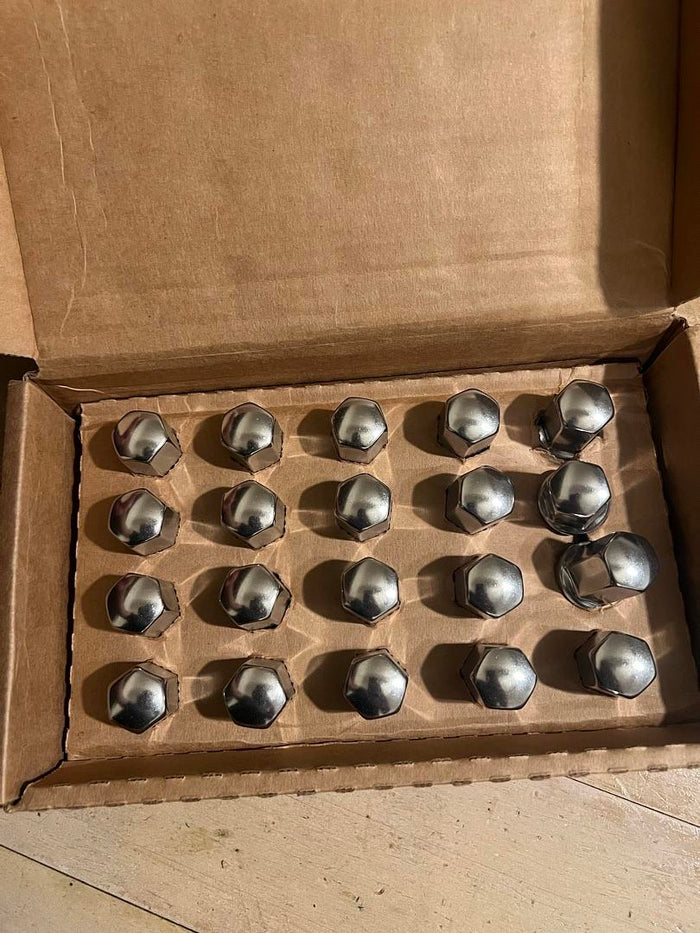86513538 | 23-24 Cadillac Escalade Chevy Silverado Blazer Tahoe Suburban Yukon Gmc Sierra Wheel Lug Nuts Bright Finish