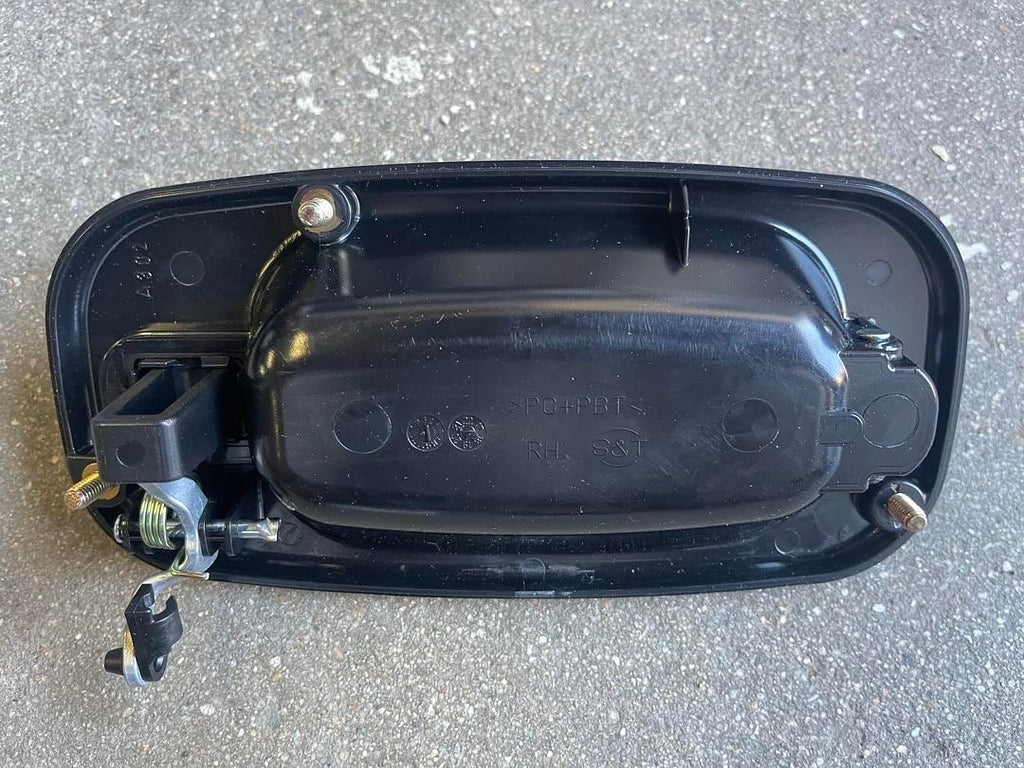 99-06 CHEVY SILVERADO / SIERRA BLACK FRONT RIGHT PASSANGER SIDE