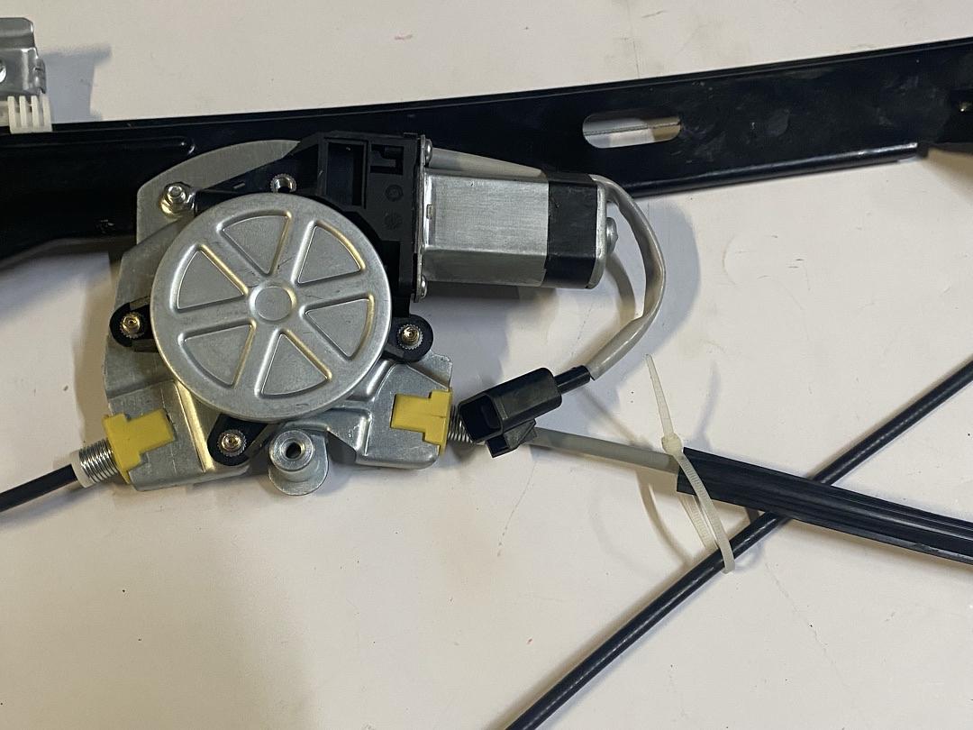 07-13 AVALANCHE/CHEYENNE/SILVERADO SIERRA 1500, 07-14 ESCALADE/SUBURBAN/YUKON XL 1500 REAR LEFT DRIVER SIDE POWER WINDOW REGULATOR & MOTOR ASSEMBLY