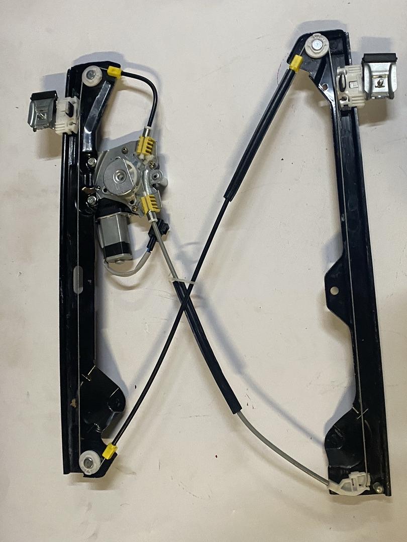 07-13 AVALANCHE/CHEYENNE/SILVERADO SIERRA 1500, 07-14 ESCALADE/SUBURBAN/YUKON XL 1500 REAR LEFT DRIVER SIDE POWER WINDOW REGULATOR & MOTOR ASSEMBLY