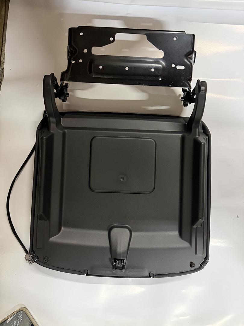 15-20 CHEVY SUBURBAN / GMC YUKON XL CENTER CONSOLE LID W/WIRELESS CHARGER