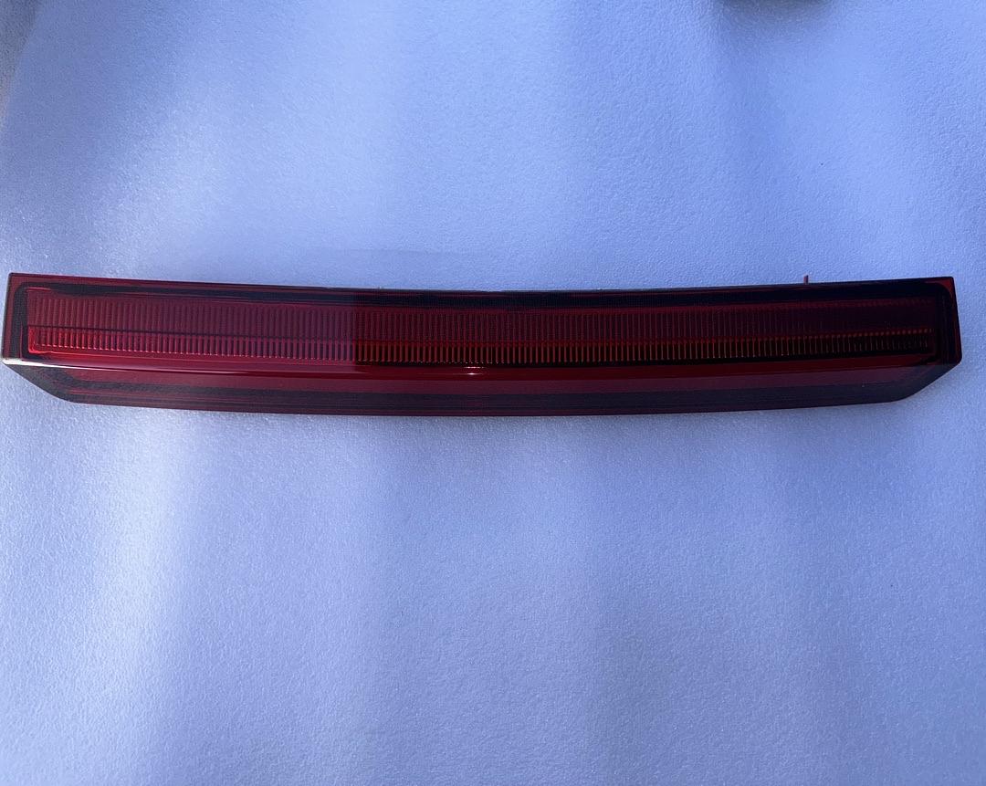 15-20 CHEVY TAHOE 15-20 SUBURBAN 16-19 SUBURBAN 3500HD RED THIRD BRAKE LIGHT