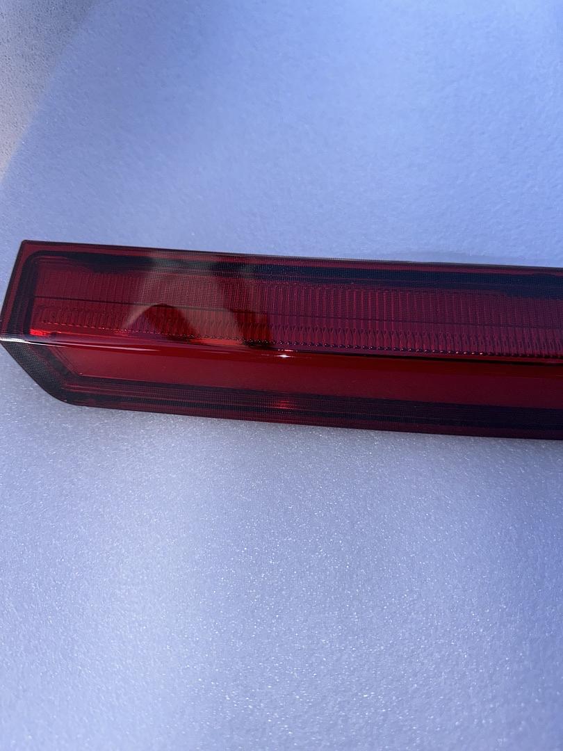 15-20 CHEVY TAHOE 15-20 SUBURBAN 16-19 SUBURBAN 3500HD RED THIRD BRAKE LIGHT