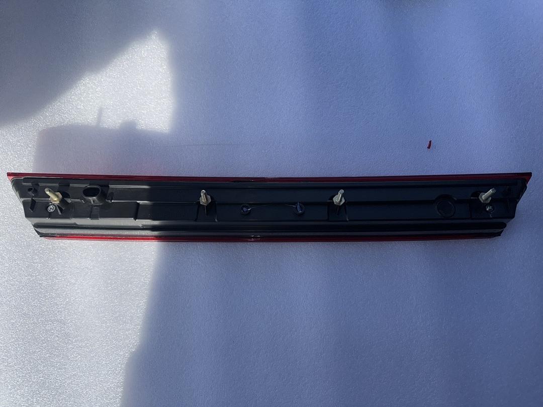 15-20 CHEVY TAHOE 15-20 SUBURBAN 16-19 SUBURBAN 3500HD RED THIRD BRAKE LIGHT